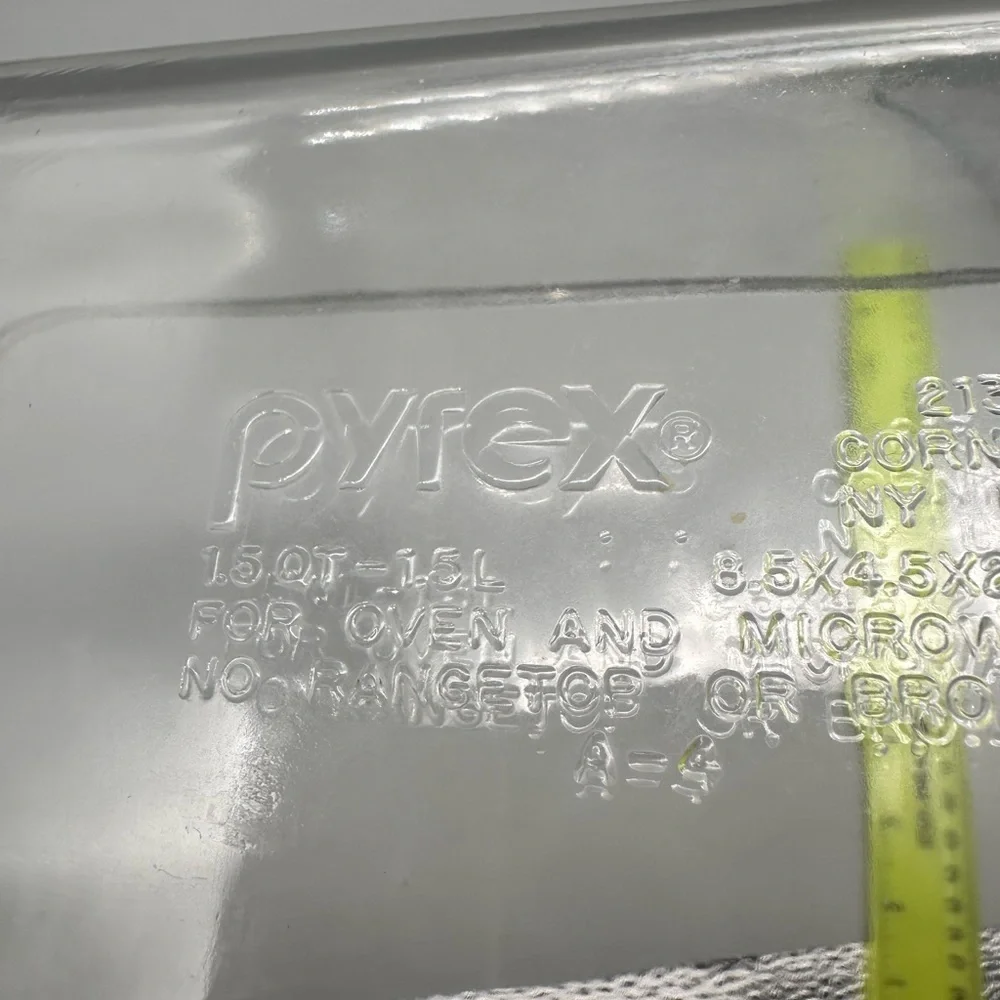 Pyrex 1.5 quart clear glass baking dish
